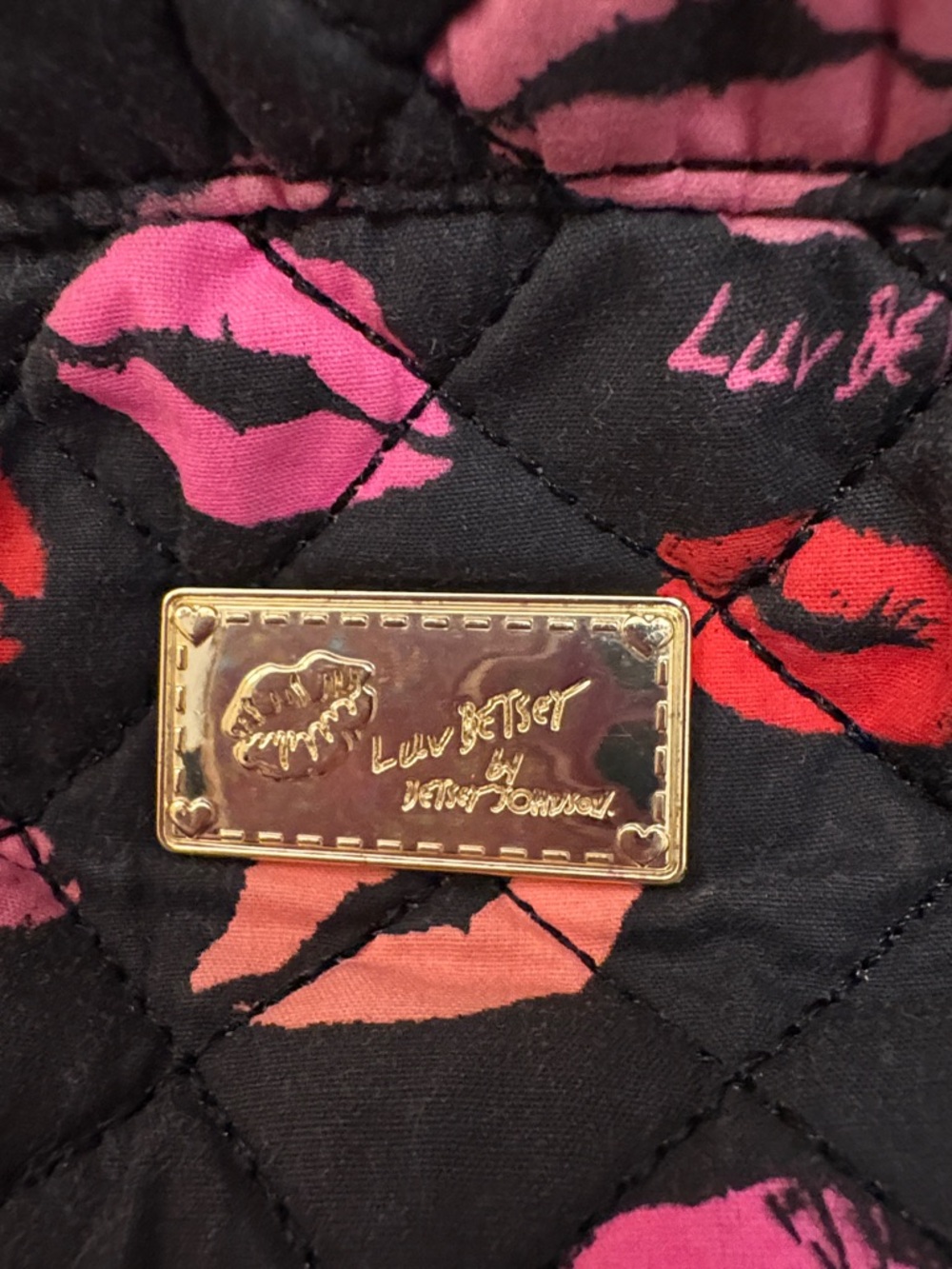 Betsey Johnson 💋 Black Quilted Mini Backpack with Multicolor Lip Print - Picture 2 of 8